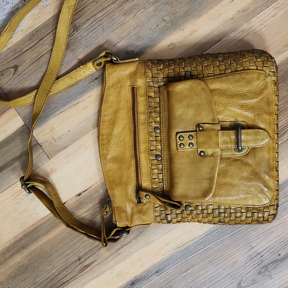 Oak Leathers crossbody, genuine leather, yellowish tan color